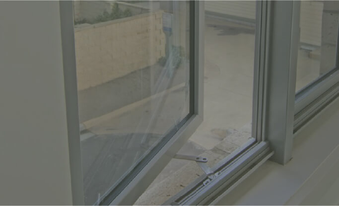 image of an aluminium side hung casement window